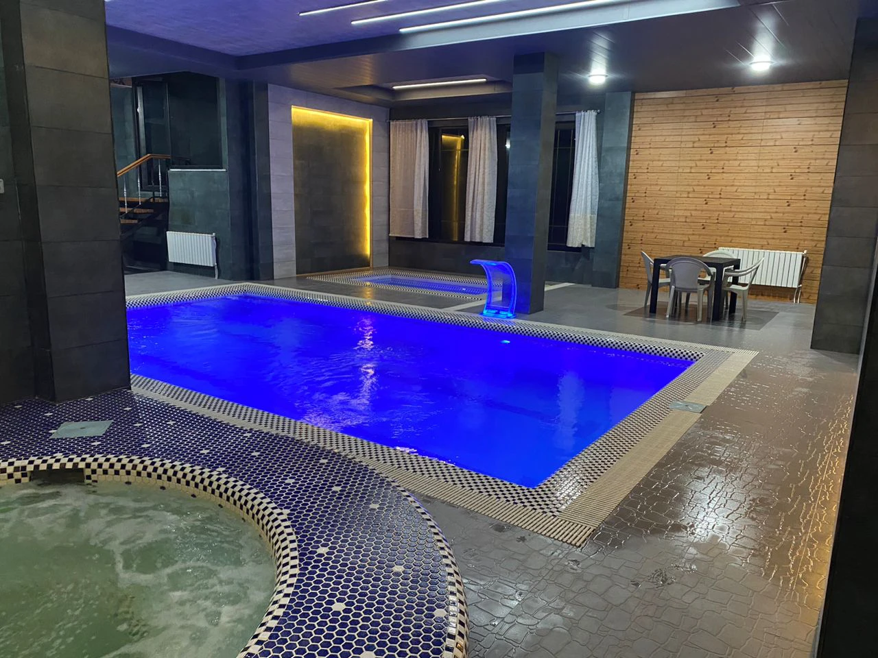 ویلای استخردارسه خوابه خانه سفید چالوس