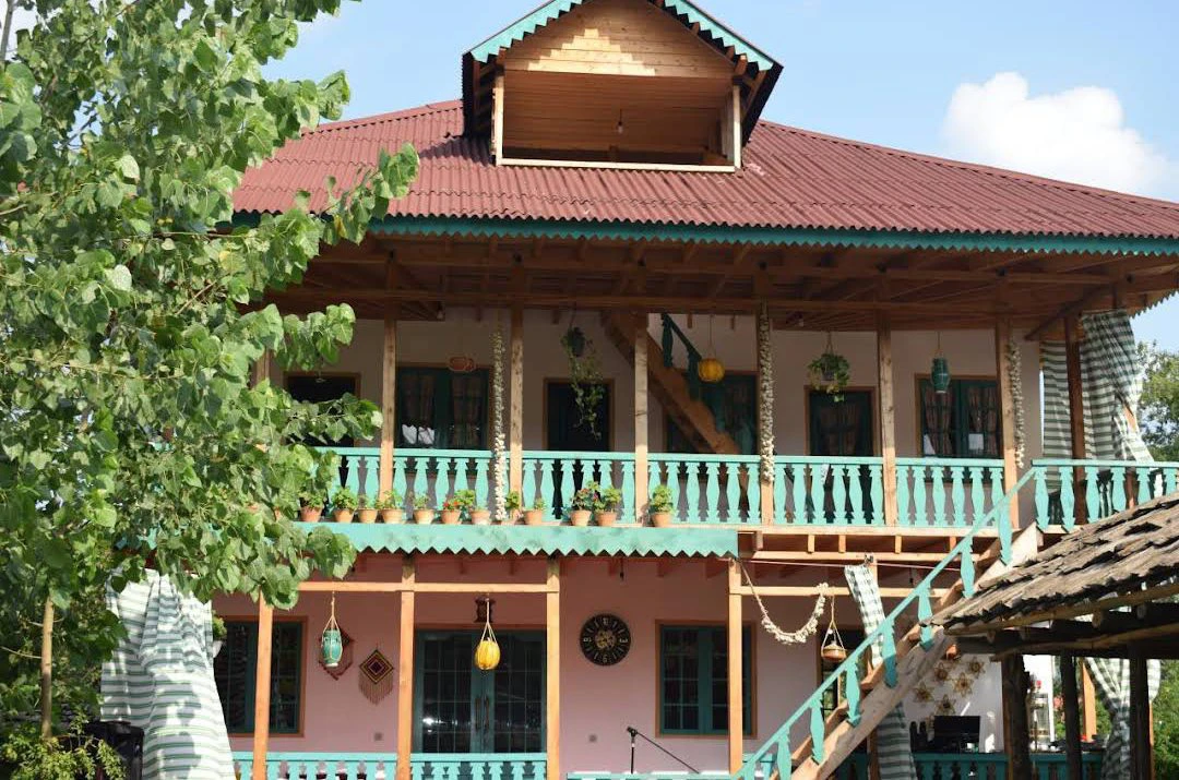 اقامتگاه تی تی ناز سراوان رشت