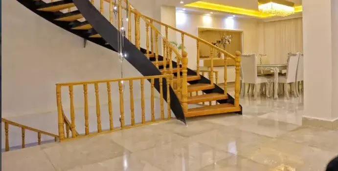 ویلا استخر دار عمارت طلایی