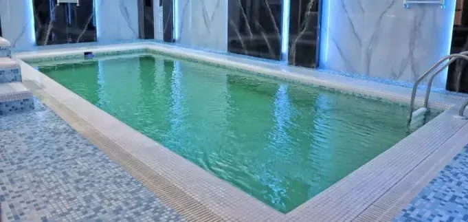 ویلا استخر دار عمارت طلایی