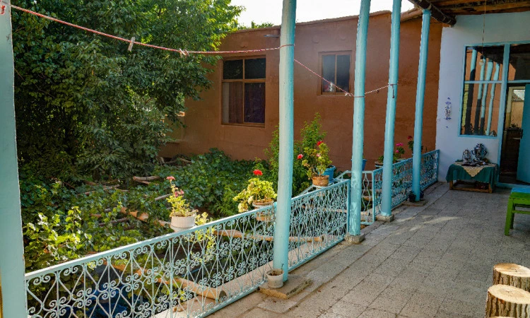 سرای مادری(صنوبر)