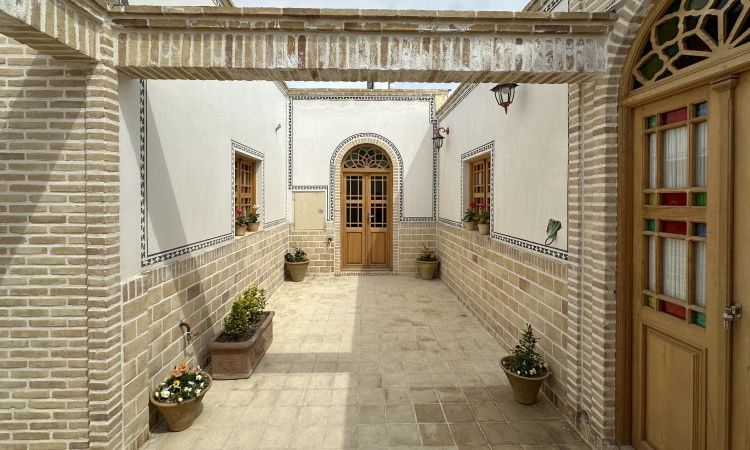 عمارت ایرانی اتاق دو تخته دبل(گلابتون)