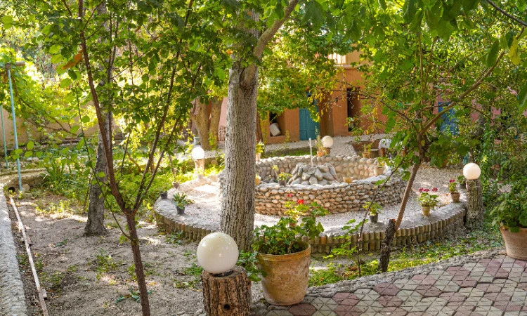 سرای مادری(صنوبر)