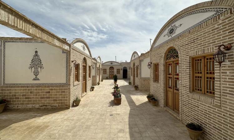 عمارت ایرانی اتاق دو تخته دبل(گلابتون)
