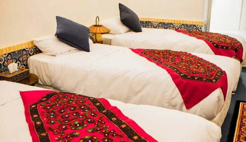 اقامتگاه سنتی شهباز کرمان (اتاق ۳ تخته )