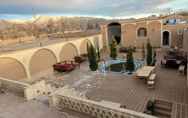 اقامتگاه گلناردخت ماهان ( واحد ایران بانو )