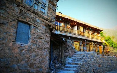 اقامتگاه پیران نجار پاوه ( اتاق ۱ پاوه )