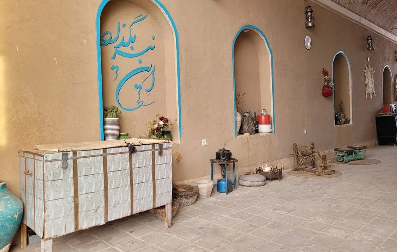 اقامتگاه گلناردخت ماهان ( واحد ایران بانو )