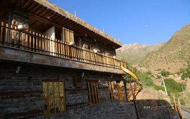 اقامتگاه پیران نجار پاوه ( اتاق ۱ پاوه )