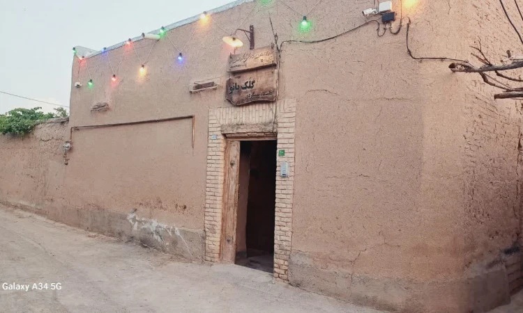 اقامتگاه گُلک بانو کاشمر (اتاق بزرگ کدخدا)