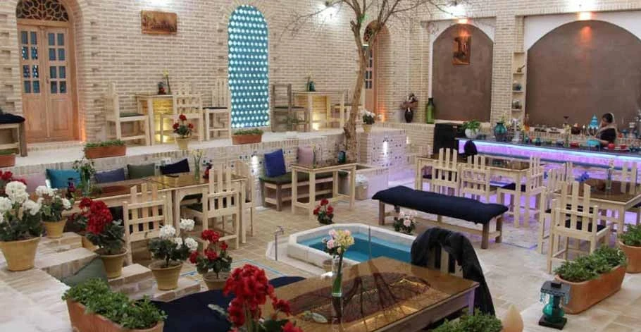 اقامتگاه سنتی شهباز کرمان (اتاق ۳ تخته )