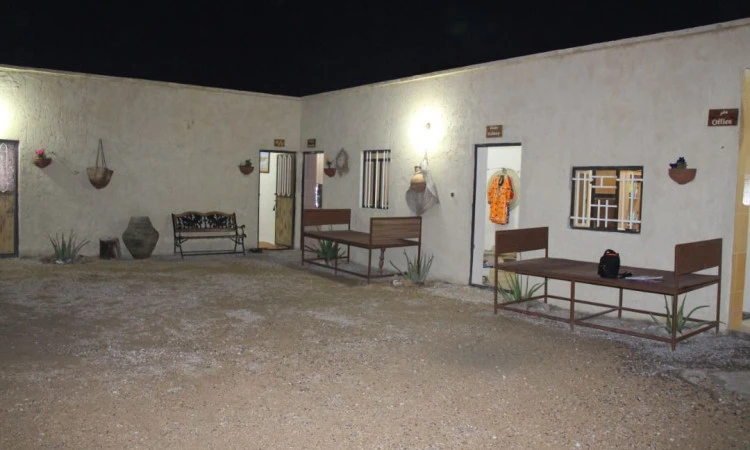 بومگردی آفتاب چاهکوه قشم ( اتاق4 نفره )