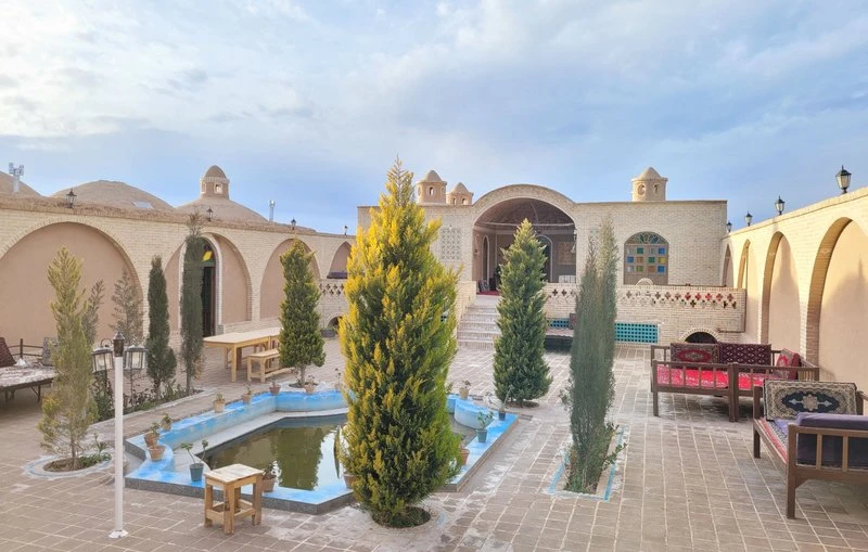 اقامتگاه گلناردخت ماهان ( واحد ایران بانو )